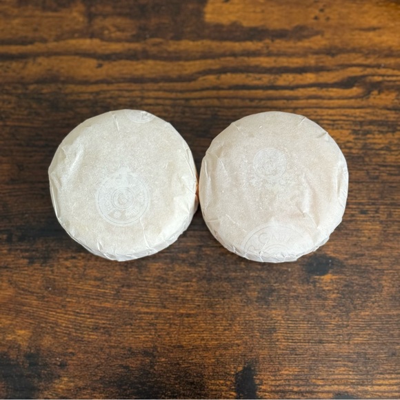 Roger & Gallet Paris Only 2 Tea Rose Savons Parfume Soaps 3.5oz Each - Picture 2 of 4